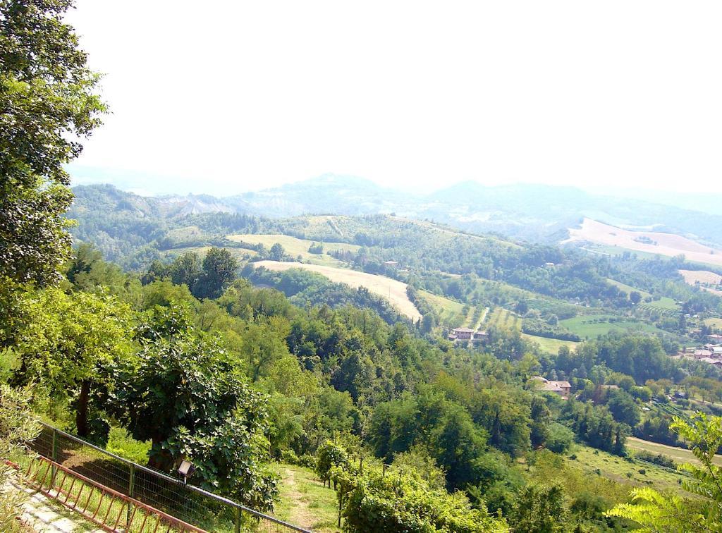 Agriturismo Ca' Isotta Castello di Serravalle Экстерьер фото